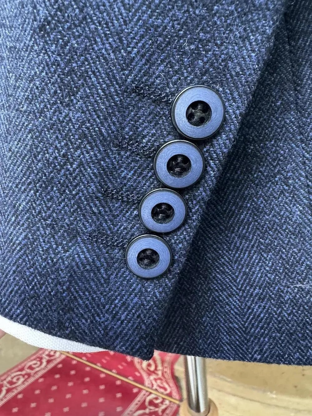 Costume Croisé Chevron Bleu Marine - Image 3